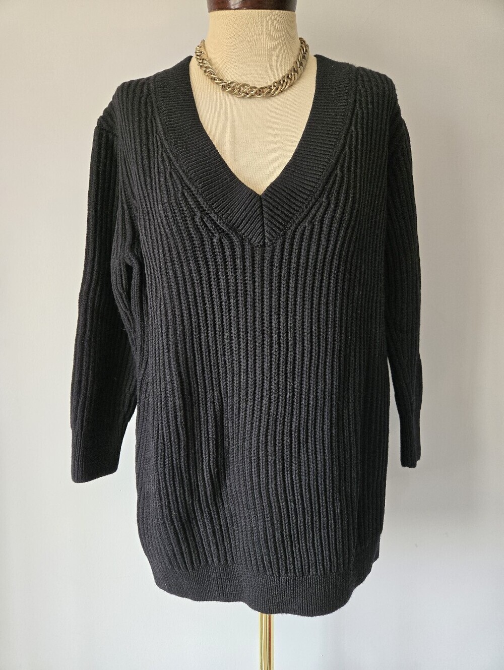 Babaton 100% Merino Wool Oversized Black V-Neck Ribbed Sweater. Size Small